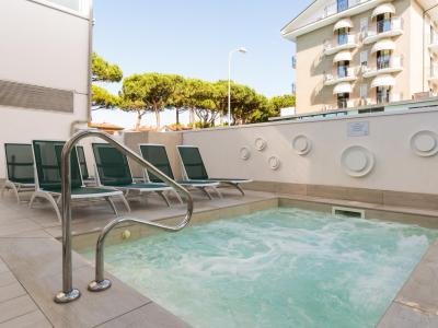 hotelbassetti en offer-june-hotel-pinarella-di-cervia-with-heated-pool 010