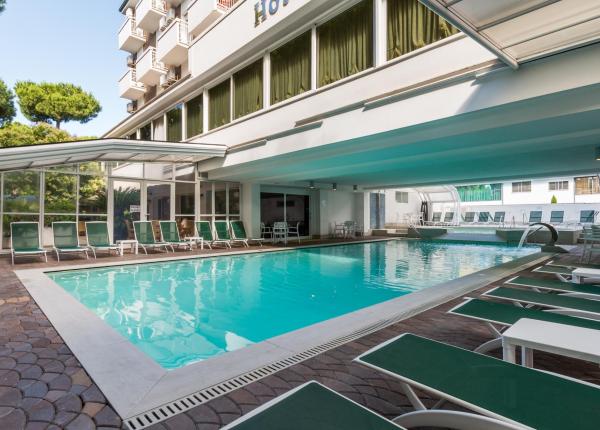 hotelbassetti en july-offer-hotel-pinarella-di-cervia-with-beach-included 006